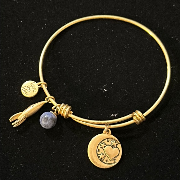 NWOT-Love You To The Moon And Back Bracelet - Picture 1 of 9